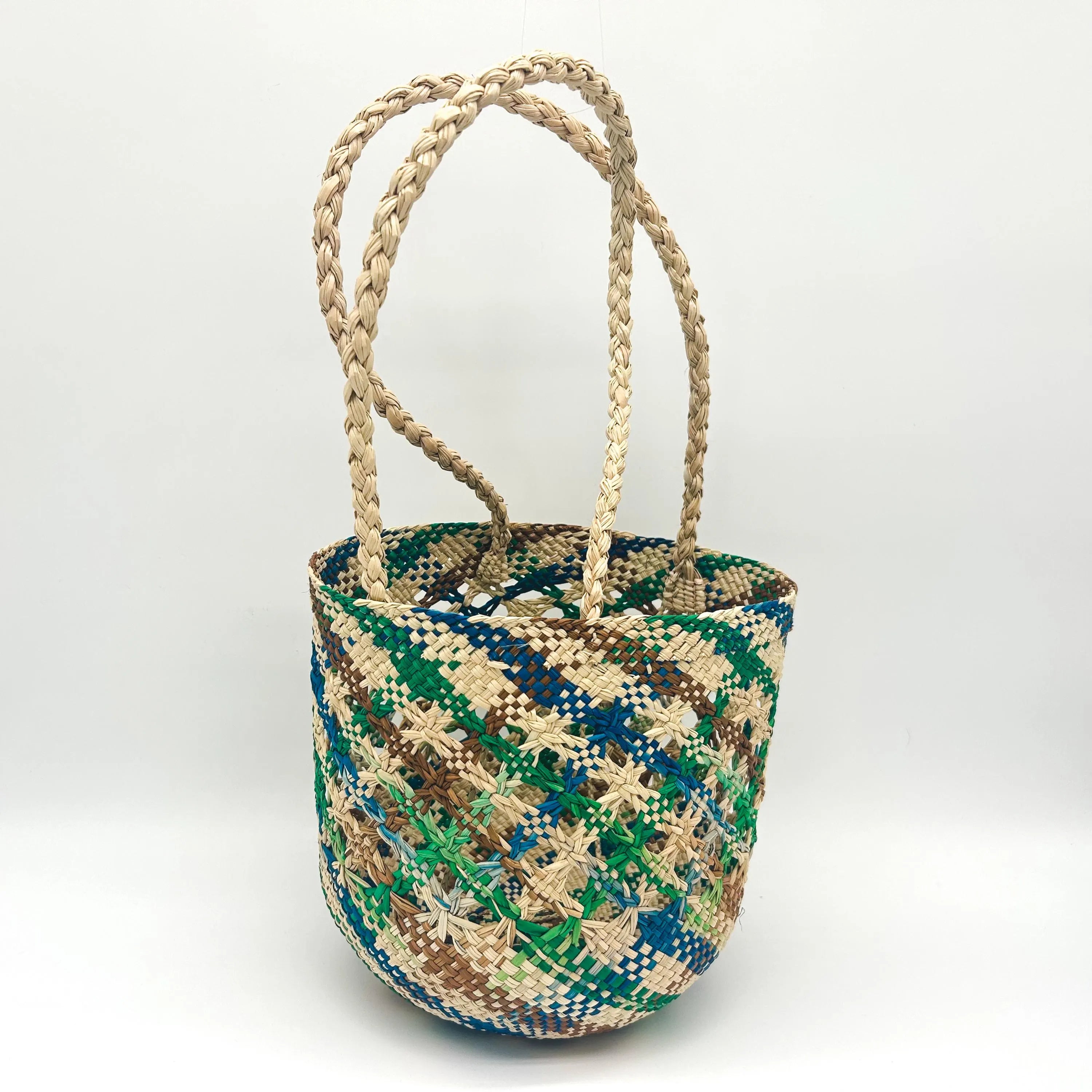 Canasto artesanal pequeño de palma de iraca