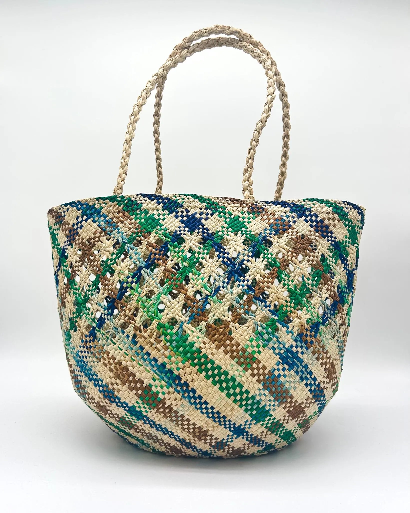 Canasto mediano de palma de iraca