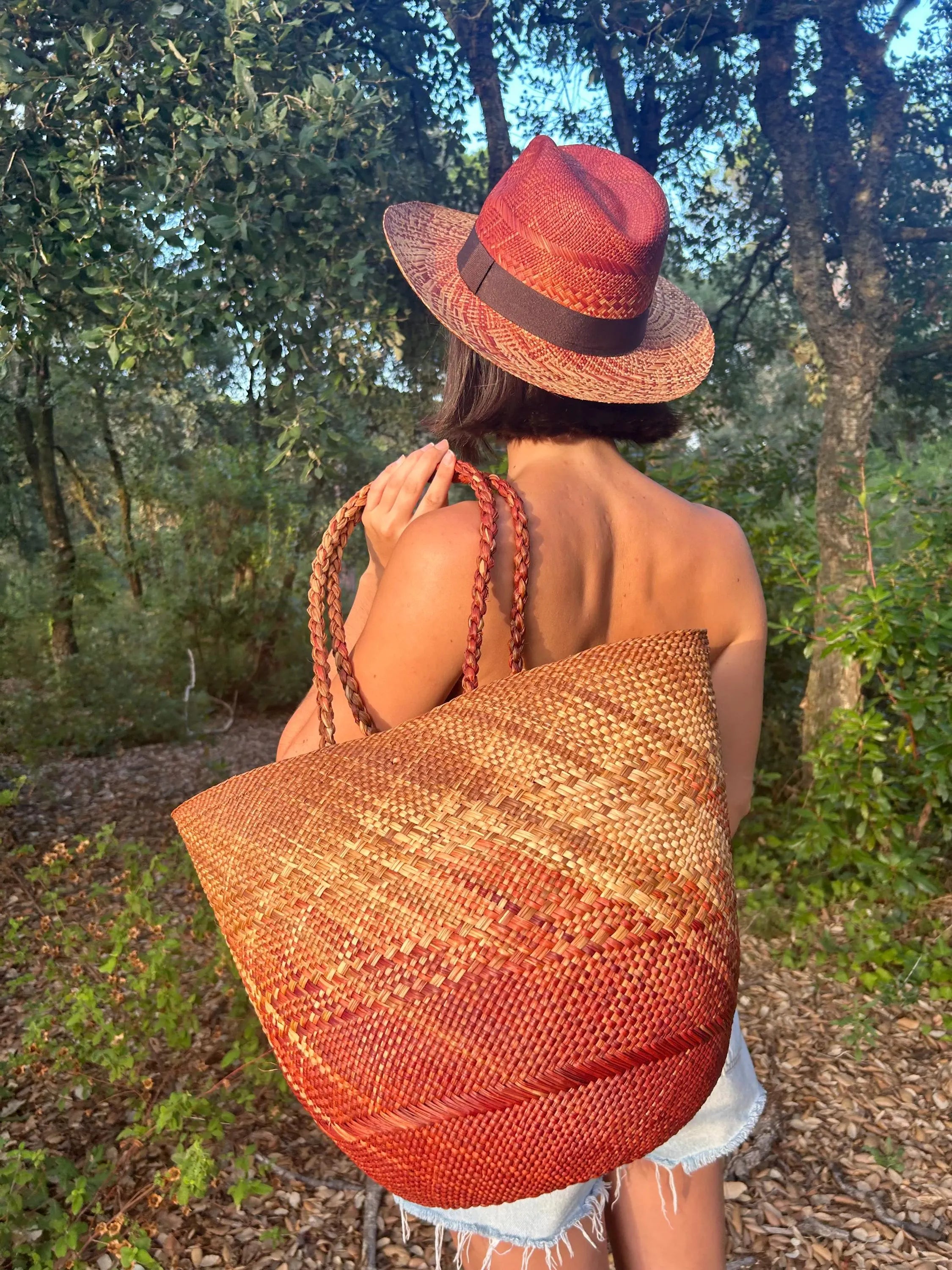 Canasto mediano de palma de iraca