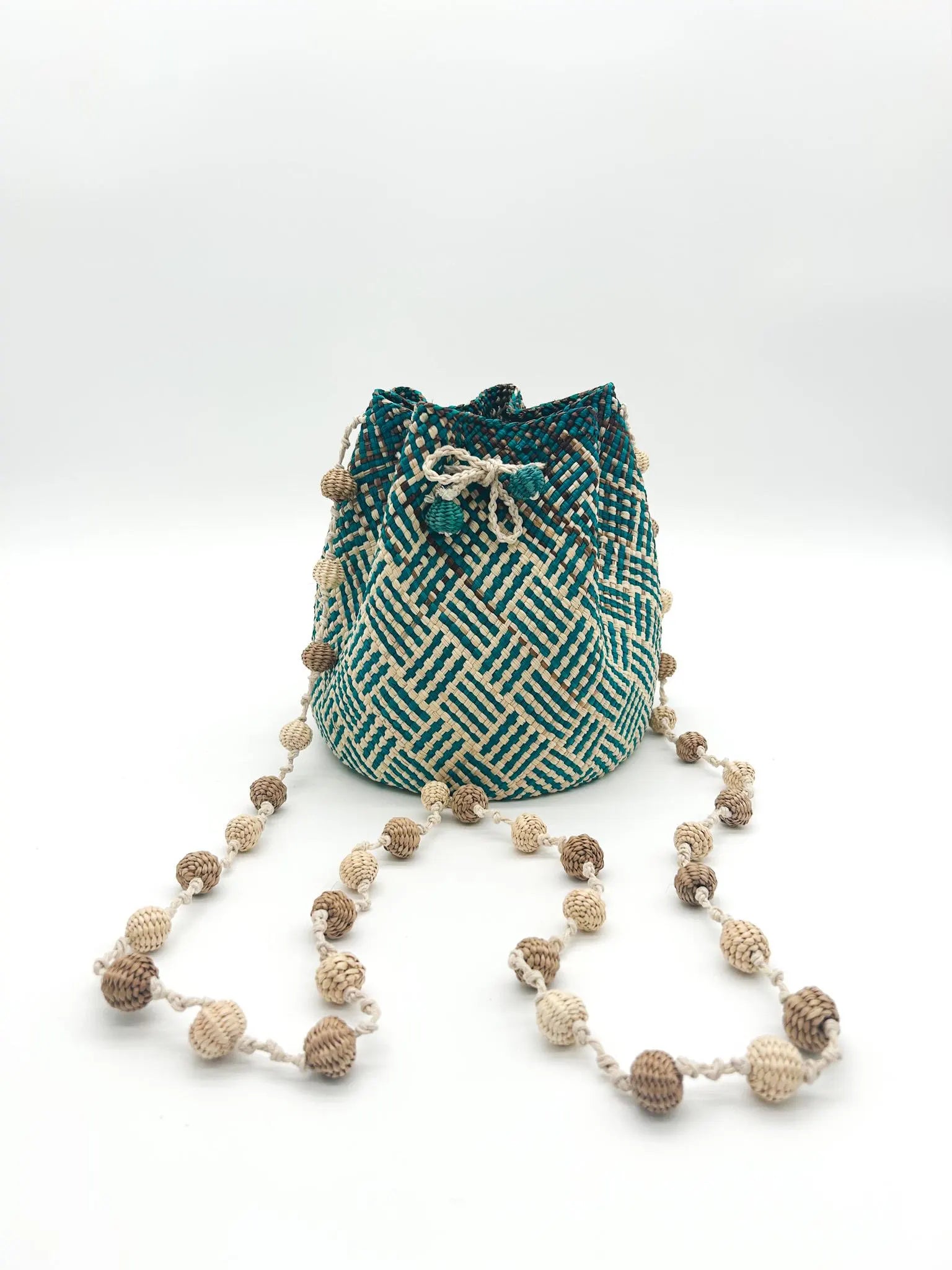 Bolso artesanal de palma de iraca